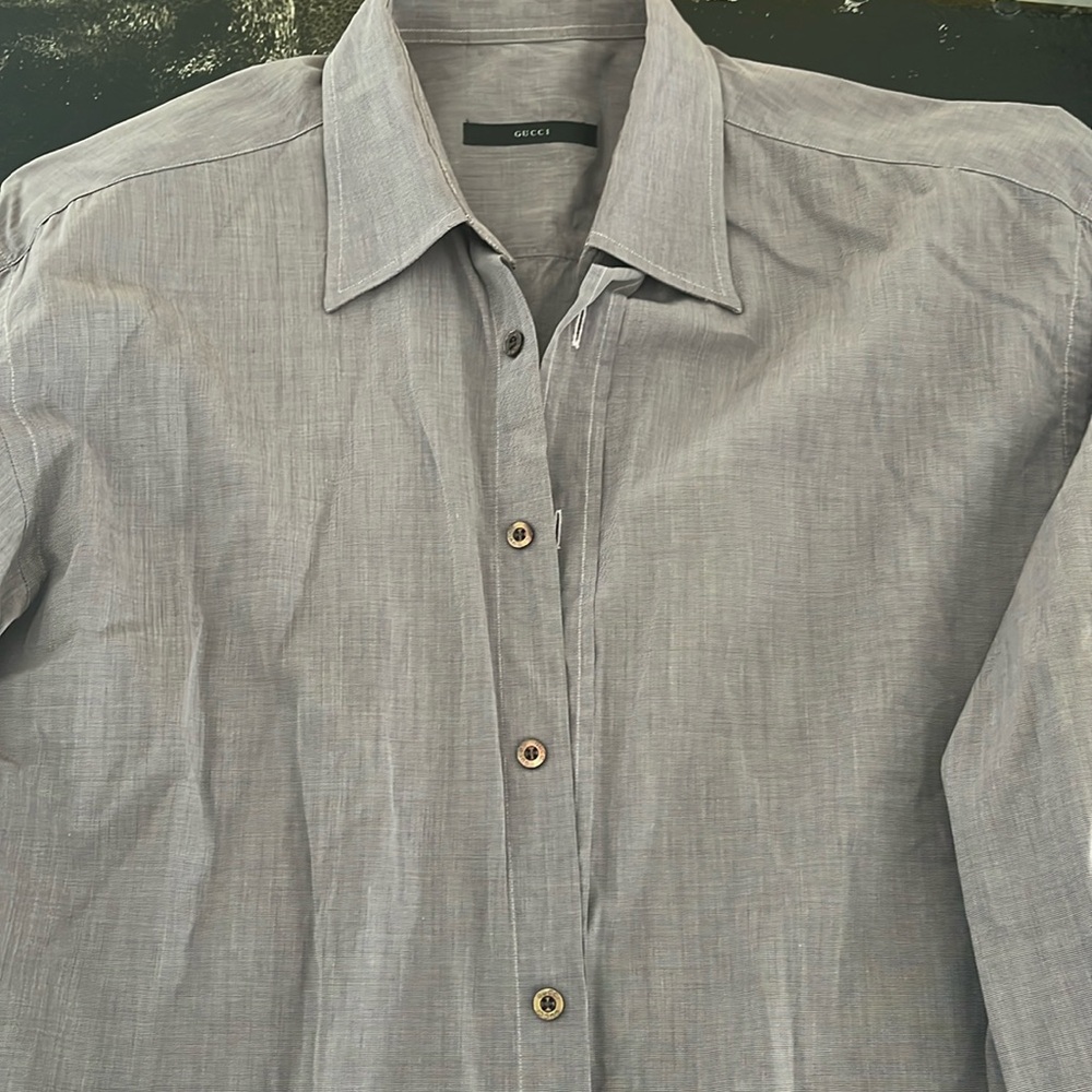 Gucci dress shirt cuffs. Size 17 sleeve 36/37 very slim.
